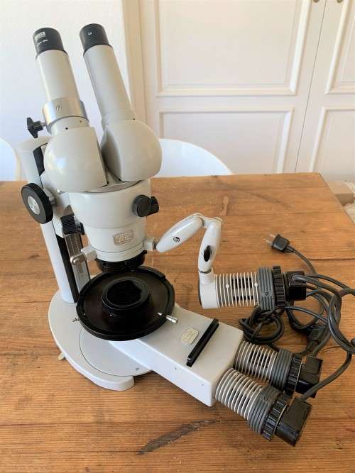 Carl Zeiss 4x StereoZoom incl two 4x Zeiss eye pieces, great quality microscope.