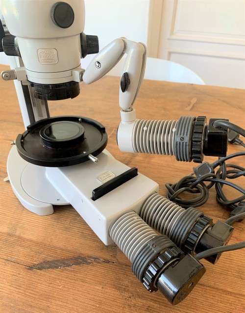 Carl Zeiss 4x StereoZoom incl two 4x Zeiss eye pieces, great quality microscope.