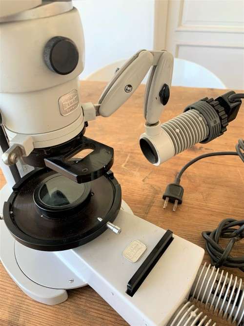 Carl Zeiss 4x StereoZoom incl two 4x Zeiss eye pieces, great quality microscope.