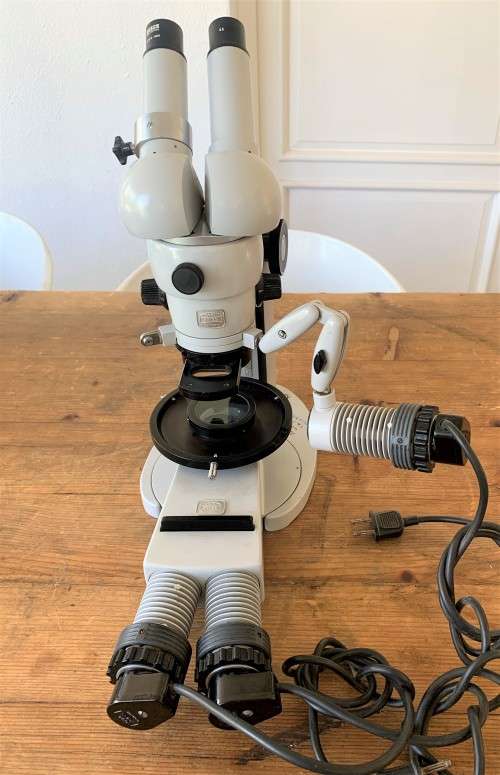 Carl Zeiss 4x StereoZoom incl two 4x Zeiss eye pieces, great quality microscope.