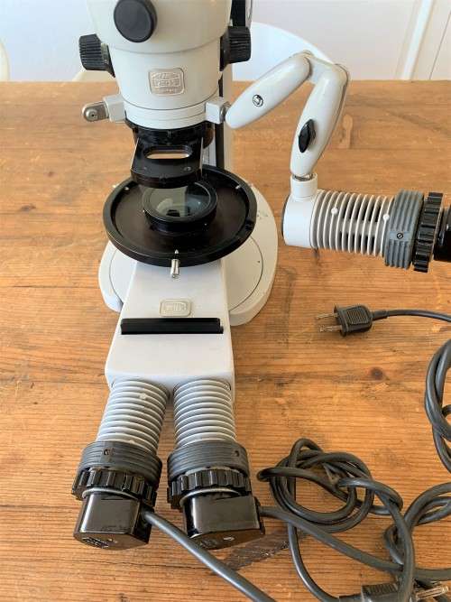 Carl Zeiss 4x StereoZoom incl two 4x Zeiss eye pieces, great quality microscope.