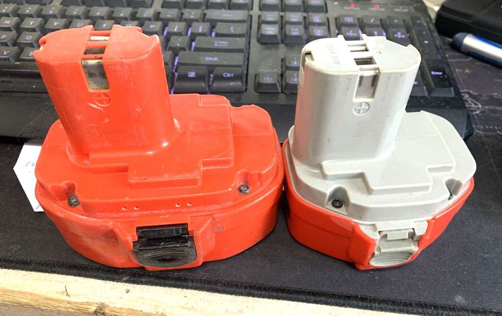 Makita DC1290 Fast Charger Plus 2 batteries, 14.4V 1.3Ah and 18V 2.0Ah..