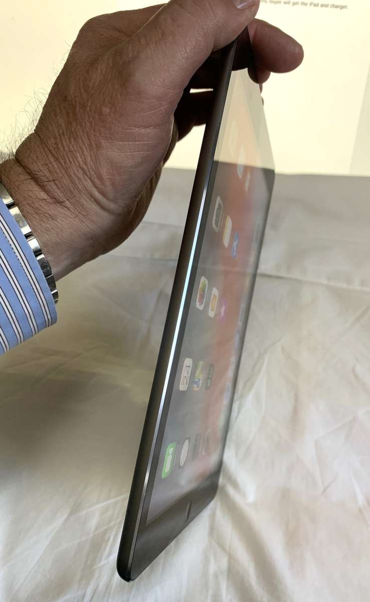 Apple iPad Air 2, Wi-Fi 32GB Space Gray, clean condition see photos.