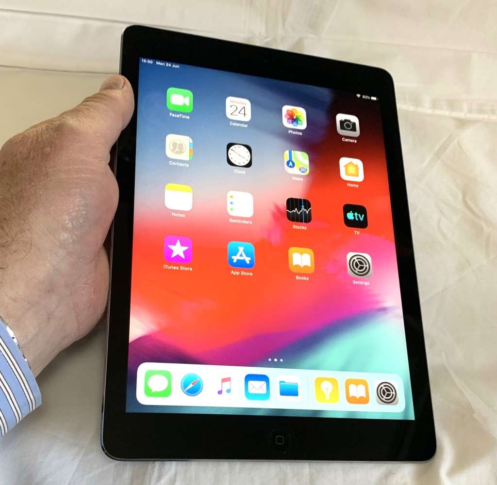 Apple iPad Air 2, Wi-Fi 32GB Space Gray, clean condition see photos.