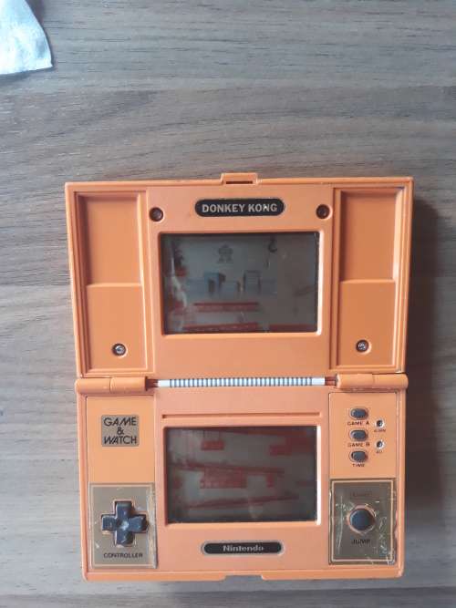 1982 NINTENDO GAME And WATCH DONKEY KONG