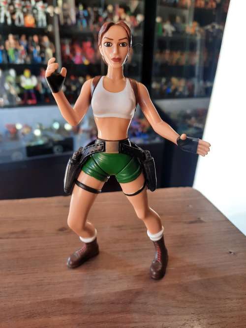 2000 Tomb Raider "LARA CROFT"  Figure