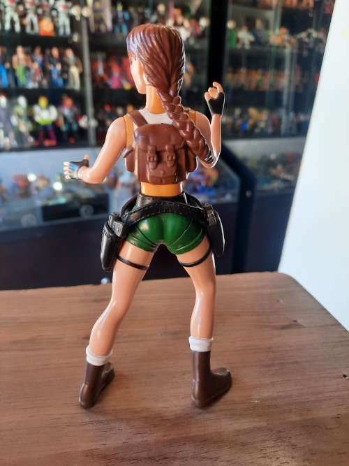 2000 Tomb Raider "LARA CROFT"  Figure