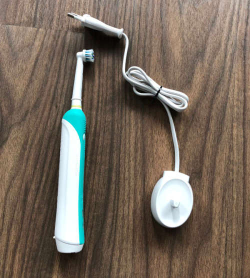 Used Oral-B PRO 500 electric toothbrush with Charger (3 months)