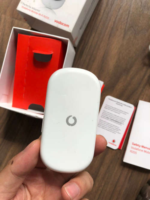 Used -  Vodafone Mobile Wifi R205 Router Portable High Speed Hotspot WIFI