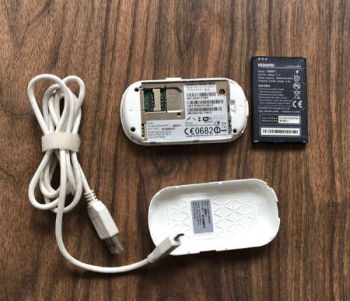 Used -  Vodafone Mobile Wifi R205 Router Portable High Speed Hotspot WIFI