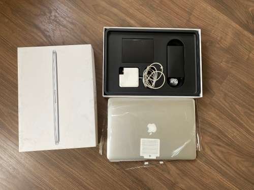 Apple Macbook Pro 15incl Notebook with Retina Display i7 cup 2.2g , 16gb Ram, 256G SSD