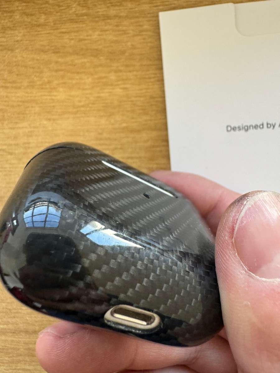 Apple Airpods 3rd gen with carbon fibre case