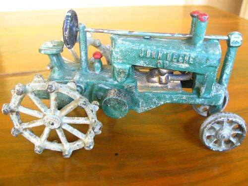 ONE OF A KIND!!!  ANTIQUE JOHN DEERE TRACTOR MODEL