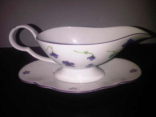 ***Wiesenthal porcelain gravy boat by elizabeth moore***see all pics awesome