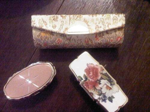3 LIPSTICK HOLDERS WITH MIRRORS