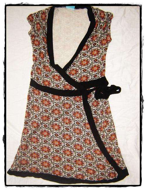 Nice "wrap around" dress (M)