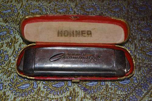 VINTAGE HONER CHROMONICA DE LUXE HARMONICA IN CASE