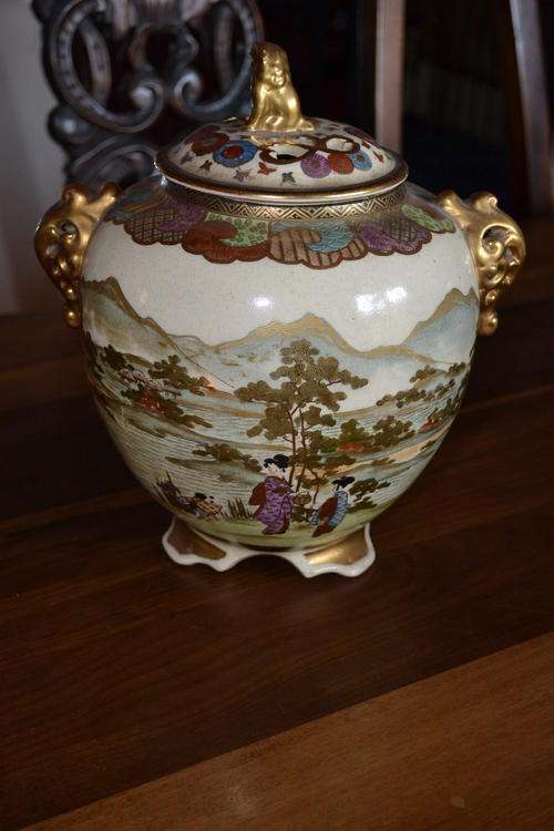 FABULOUS 19TH CENTURY JAPANESE SATSUMA KORO AND COVER