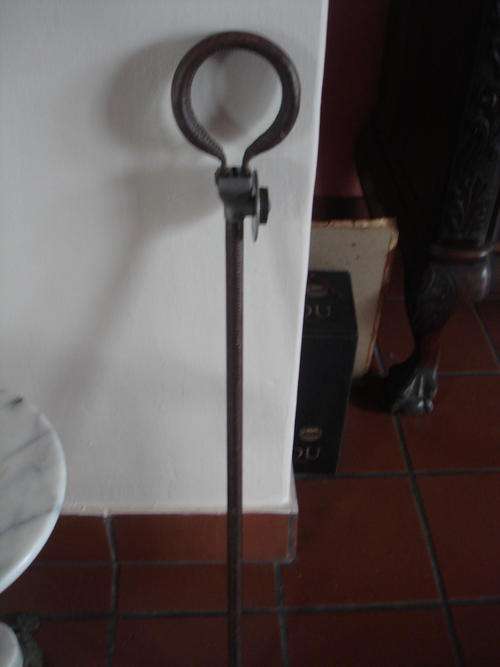 ANTIQUE LEATHER SHOOTING STICK/SEAT