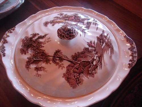 JOHNSON BROS OLD MILL VEG TUREEN AND COVER