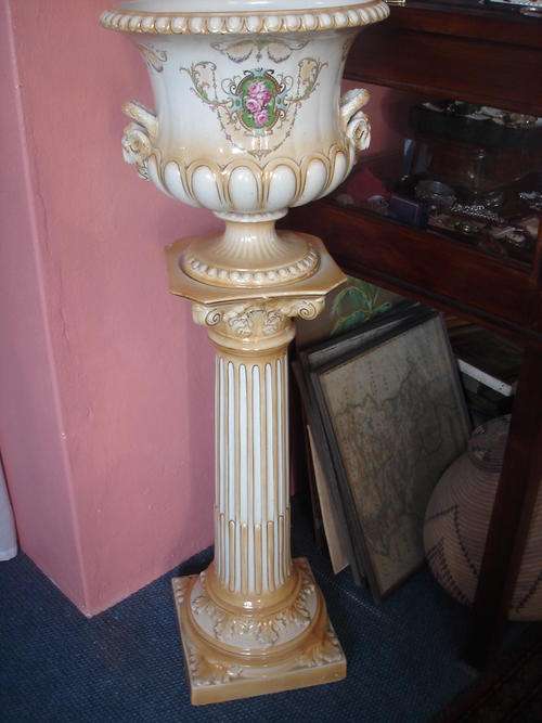 GRIMWADES WINTON VICTORIAN BLUSH JARDINIERE AND STAND
