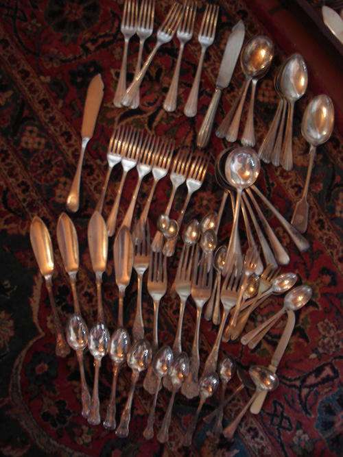 COLLECTION OF CUTLERY