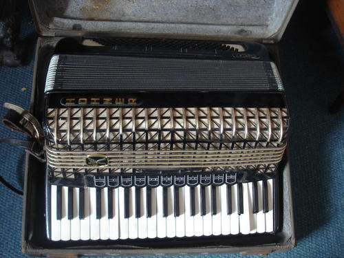 VINTAGE HOHNER ATLANTIC 1V DE LUX PIANO ACCORDIAN