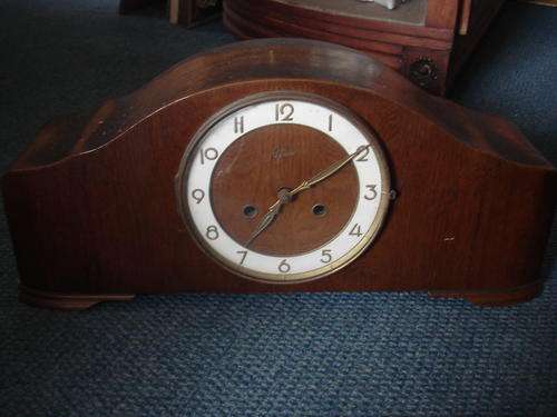 WOODEN STRIKER MANTLE CLOCK