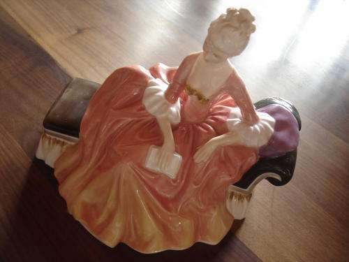 ROYAL DOULTON FIGURINE  REVERIE HN2306