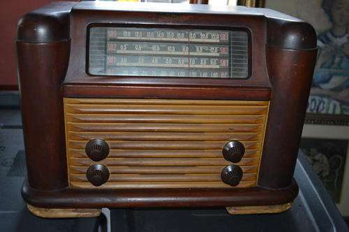 VINTAGE PHILCO TROPIC RADIO 1940s
