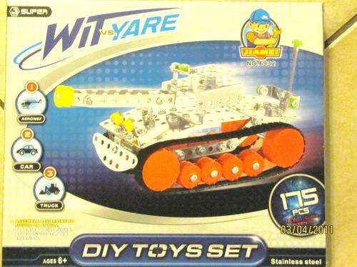 MECCANO STYLE TANK 175 Pieces