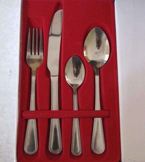 24 Piece STAINLESS STEEL CUTLERY SET *** NICE QUALITY***