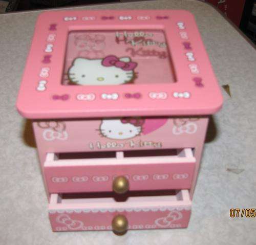 ***NEW DESIGN*** Beautiful Hello Kitty wooden Jewellery Box