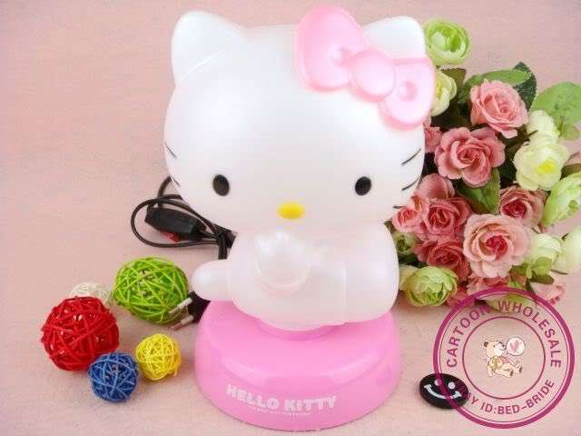 BEAUTIFUL HELLO KITTY BEDSIDE LAMP!!