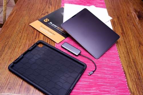 Apple iPad Pro (12.9-inch, Wi-Fi, 256GB) - Space Gray (4th Generation) (2020) + EXTRAS