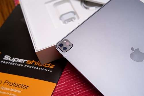 Apple iPad Pro (12.9-inch, Wi-Fi, 256GB) - Space Gray (4th Generation) (2020) + EXTRAS