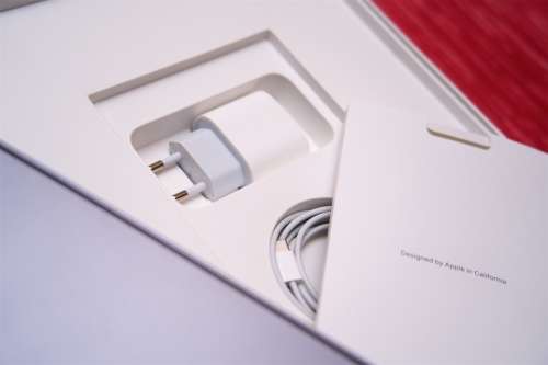 Apple iPad Pro (12.9-inch, Wi-Fi, 256GB) - Space Gray (4th Generation) (2020) + EXTRAS