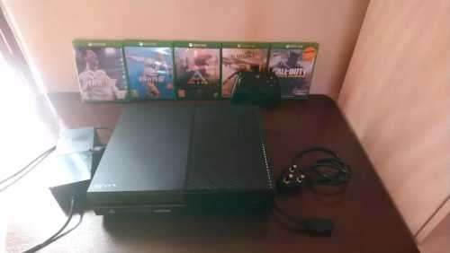Xbox One Console 500GB Pre-Owned + Used 5games