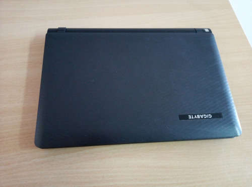 Gigabyte Q2006 Notebook & Charger @ R1990