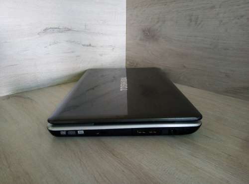 Toshiba Satellite L500 Laptop & Charger @ R2490