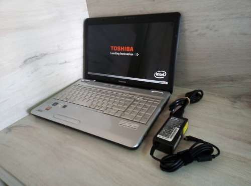 Toshiba Satellite L500 Laptop & Charger @ R2490