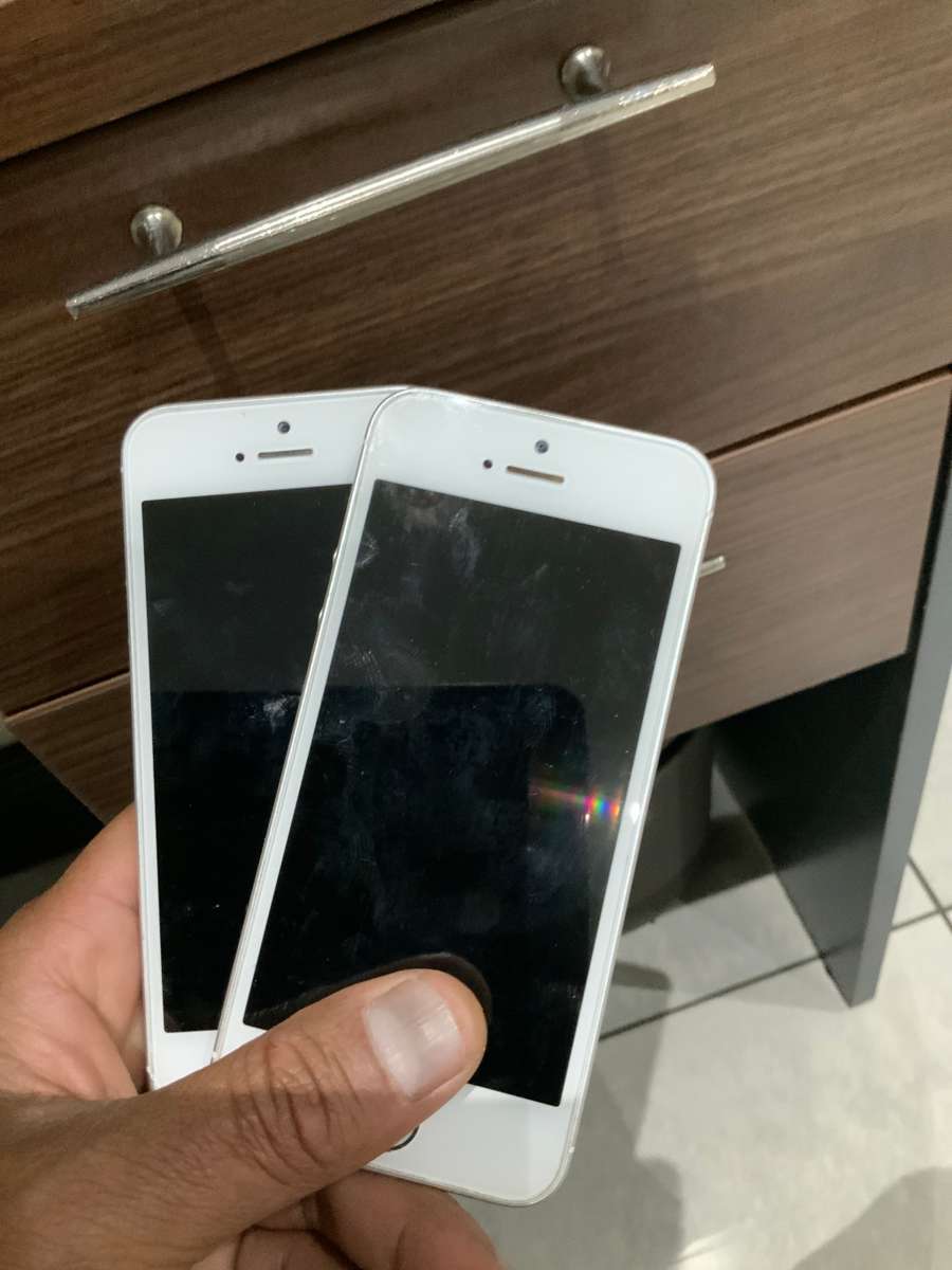 Apple iPhone SE 1st Gen 32GB Silver(fully working device) ( pre owned)