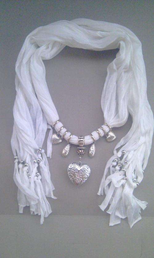 *** ONLY ONE  *** JEWELLERY SCARF WHITE HEART - Dress up any outfit