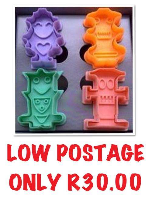 ***SAVE  LOW, LOW SHIPPING R30*** ROBOT COLLECTION  - set of  'cookie plungers