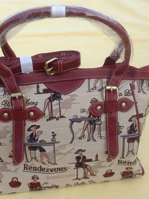 SUPER STYLISH - LADIES TAPESTRY STYLE HANDBAG