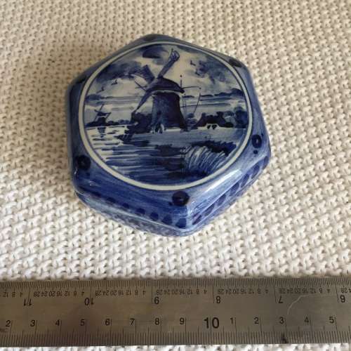 Delft collectable with markings