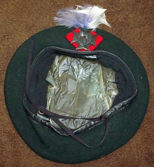 4 Rhodesia Regiment (Manicaland) beret, badge and feather hackle, 54cm (4 RR - Rhodesian Bush War)