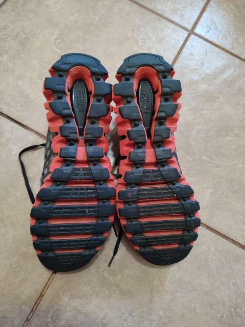 Men's second hand Reebok Zig tech, size 9.