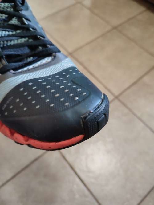 Men's second hand Reebok Zig tech, size 9.