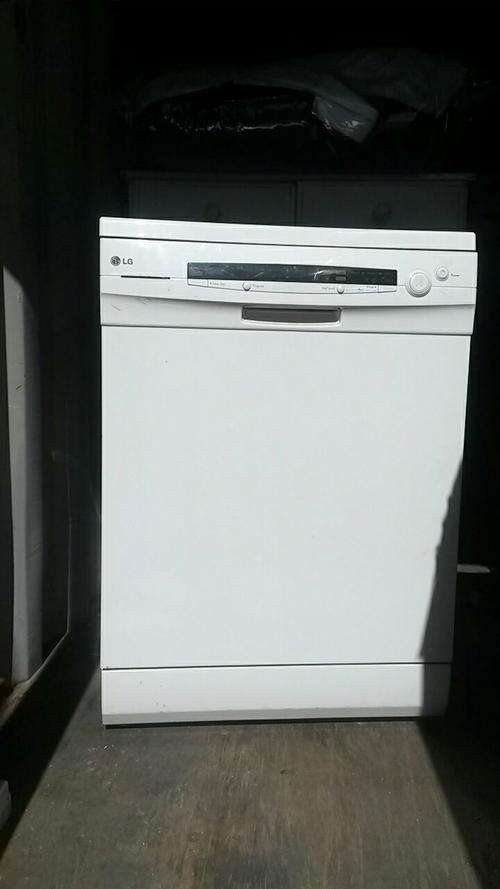 12 Place settings LG Dishwasher in Very good condition